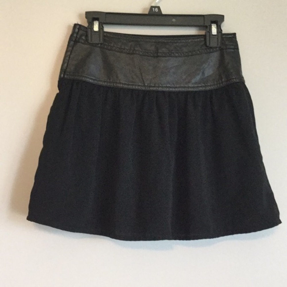 🌈IZ byer girl black mini skirt​